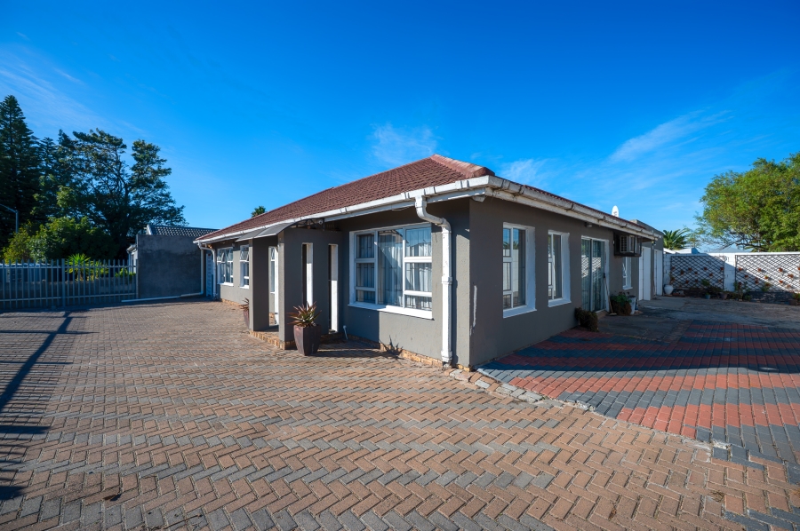 4 Bedroom Property for Sale in Perm Gardens Western Cape